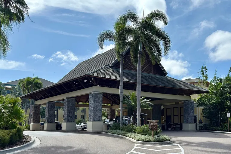 Entrance of Loews Royal Pacific Resort at Universal Orlando, a ZTW27 host hotel