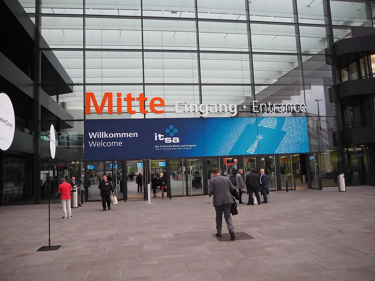 Visitors arriving at it-sa in Nuremberg