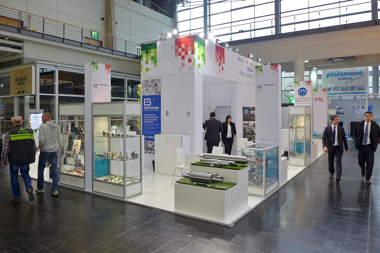 Visitors in a large industrial trade fair hall